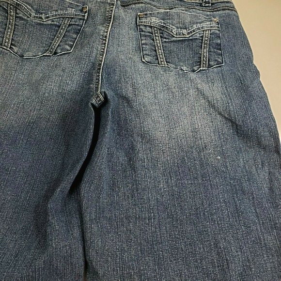 Cato Denim Capris - Long Shorts Women's Size 8 Stretch Cotton Blend 32 x 16.5 - Picture 3 of 7